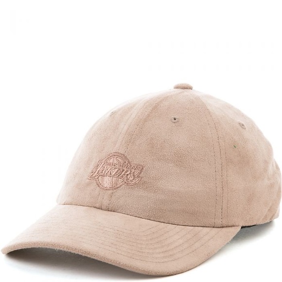 Mitchell & Ness Accessories - MITCHELL & NESS
LOS ANGELES LAKERS STRAPBACK HAT